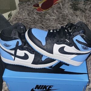 Jordan Kids Sneakers in Black and Blue
